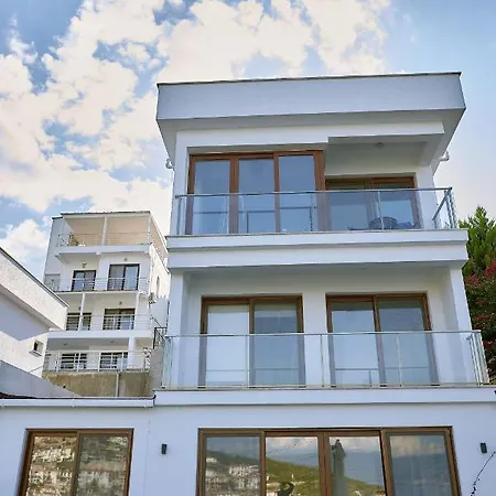 Barcelona Villa Milas