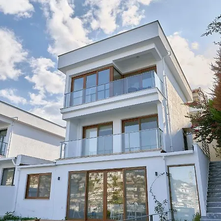 Barcelona Villa Milas